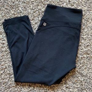 Fabletics Mid Rise Cropped Capri Legging